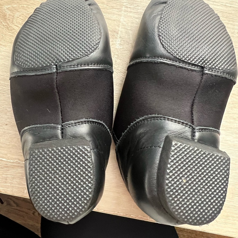 Little Girls Jazz Shoes - Picture 2 of 5